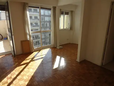 Hermoso monoambiente en L con balcón. Mucha luz