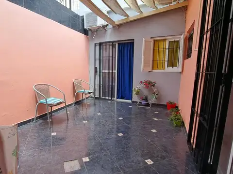 Casa de Pasillo de Dos Dormitorios en Venta - Barrio Arroyito