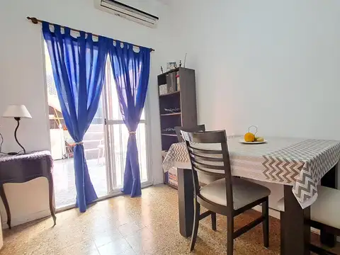 Casa de Pasillo de Dos Dormitorios en Venta - Barrio Arroyito