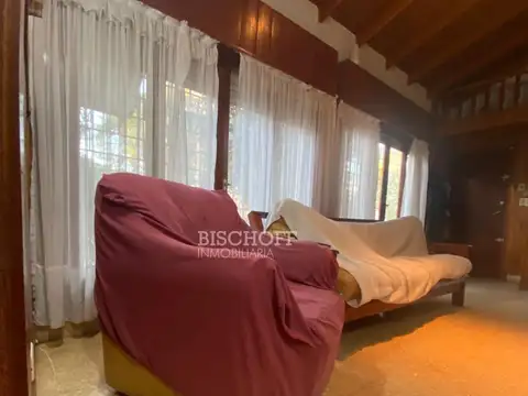 CASA 4 AMBIENTES, TODOS LOS SERVICIOS, EN BARRIO NORTE
