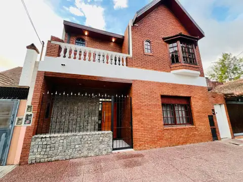 Casa 4 Ambientes en Villa Sarmiento