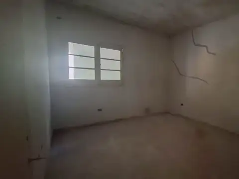 VENTA CASA 2 DORMITORIOS FISHERTON A RECICLAR