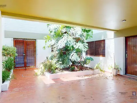 Casa 6 ambientes con 4 baños