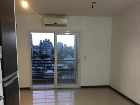 DEPARTAMENTO 2 AMB. AL FRENTE CON COCHERA!