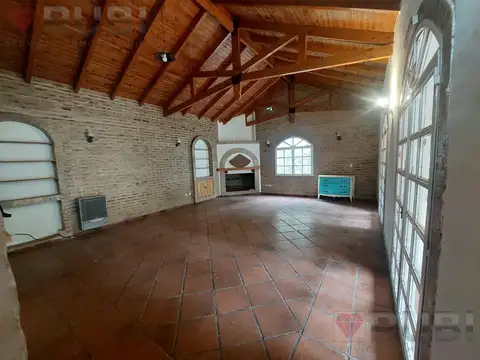Casa en Alquiler Estilo Colonial C/Pileta en Neuquén Capital