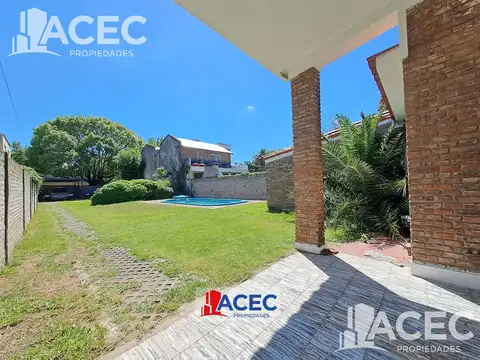 French 7800 - Casa al frente con Cochera