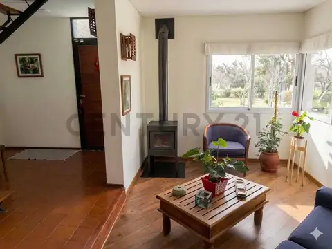 Casa 4 ambientes con 2 baños