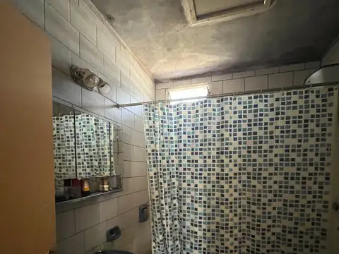 Casa a Reciclar sobre Lote 10 x 45 m – Almafuerte al 600