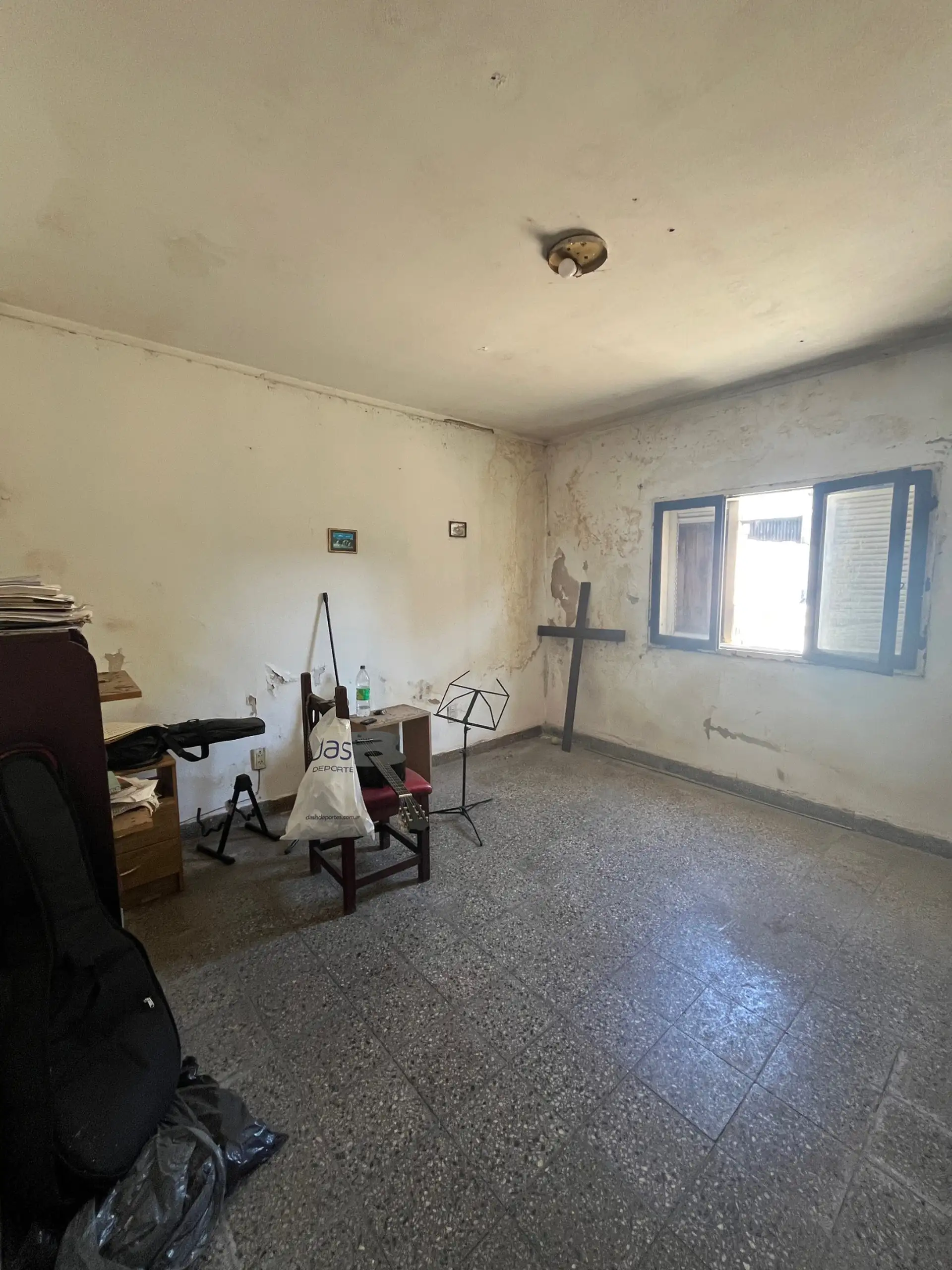 Casa a reciclar 2 dorm, 75 m² cub. — lote 10x45 en Almafuerte (Tandil)