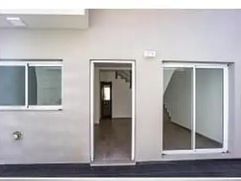 Depto Tipo Casa 3 ambientes con 2 baños