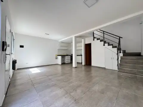 Depto Tipo Casa en Venta de 3 ambientes