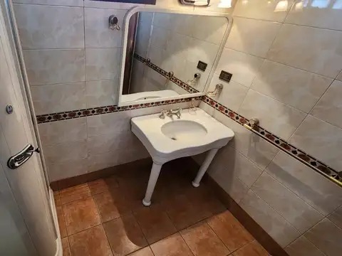 CASA EN CALLE LA PAMPA Y SERÚ DE BARRIO BOMBAL