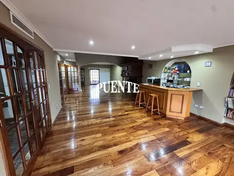 Casa en Venta con 5 cocheras