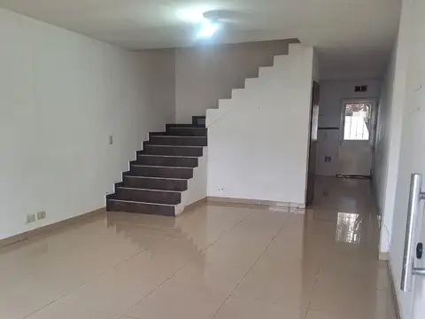 SE ALQUILA DUPLEX 3 ambientes   C/ PATIO  y COCHERA EN CHILAVERT, Gral San Martín