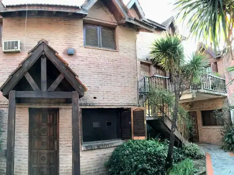 Venta Dúplex en zona residencial, con cochera. Fácil acceso desde panamericana.-