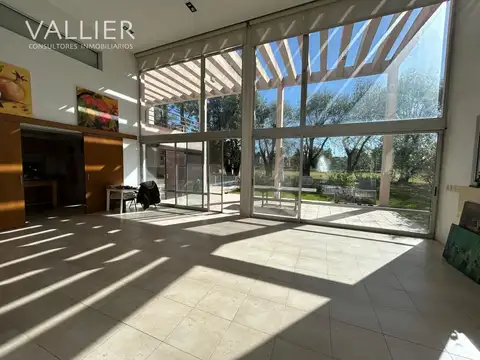 Casa 4 ambientes con 5 baños