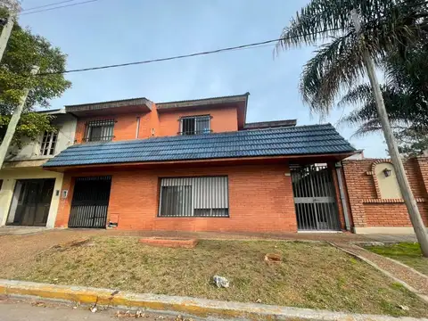Chalet 5 ambientes en Villa Luzuriaga