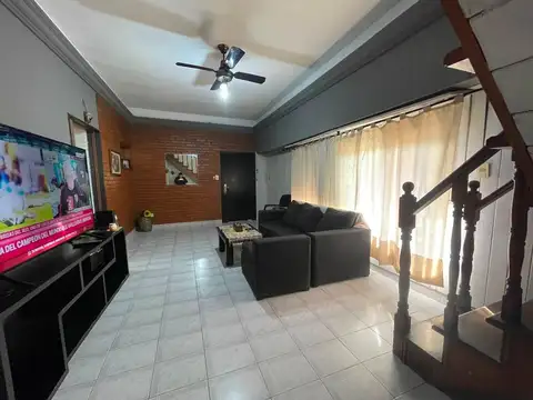 Casa 5 ambientes con 3 baños