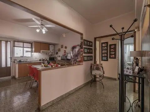 Casa en Venta con 4 cocheras