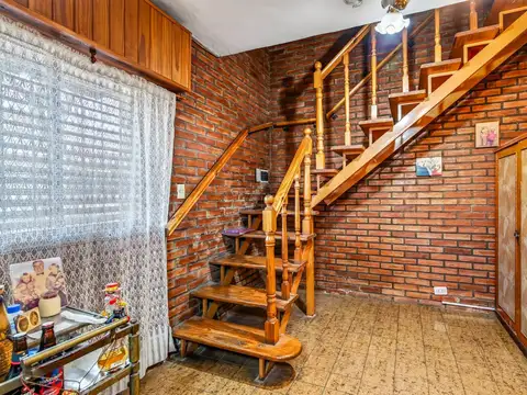 Depto Tipo Casa 5 ambientes con 2 baños