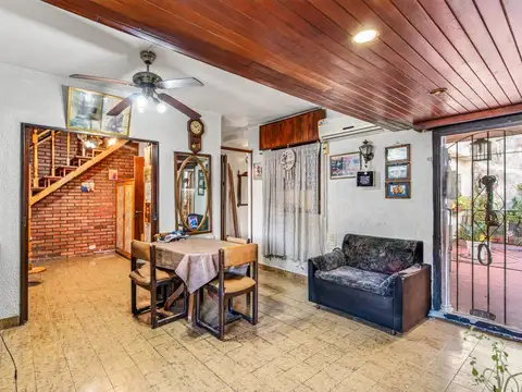 PH en venta en Flores - ideal dos familias - 5 ambientes - patio - terraza - quincho c/parrilla