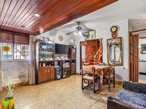 Depto Tipo Casa en Venta en Flores, USD 180.000