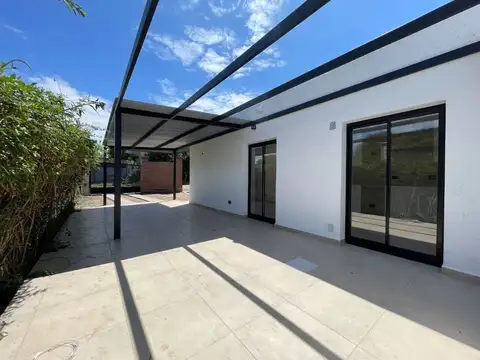 Casa 3 ambientes con 2 baños