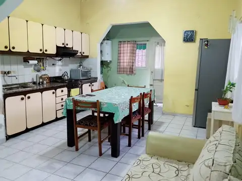 CASA A REFACCIONAR CON COCHERA