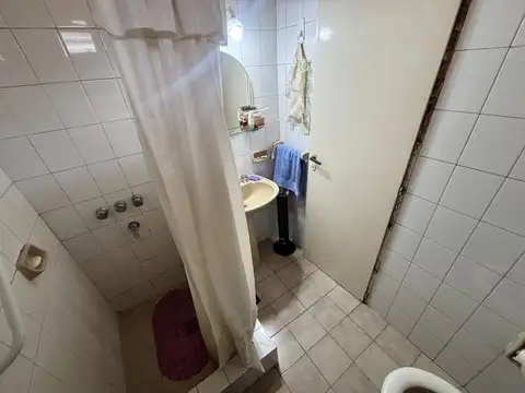 CASA A REFACCIONAR CON COCHERA