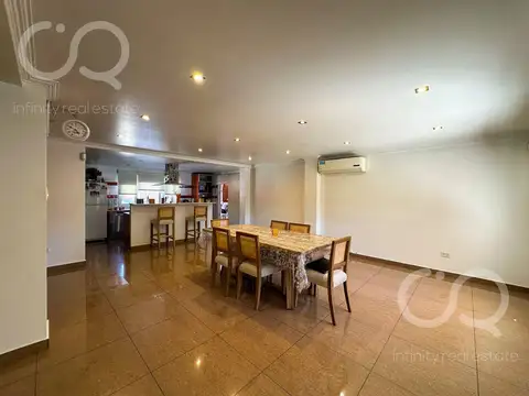 Casa 5 ambientes con 3 baños
