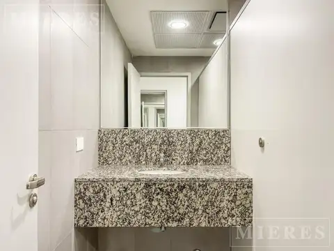 Oficina Monoambiente con 4 baños