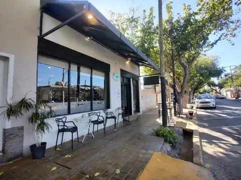 VENTA HELADERIA/CAFE A 30 METROS PLAZA SANTA LUCIA
