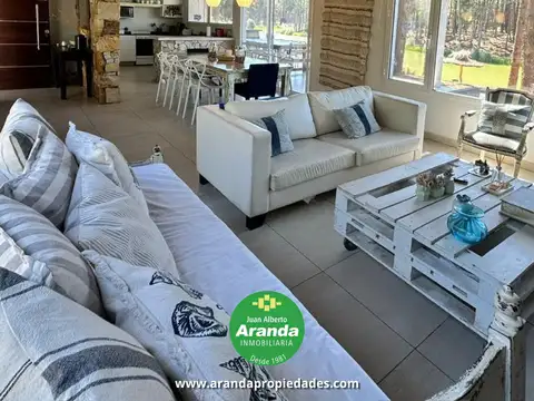 Casa 5 ambientes con 2 baños