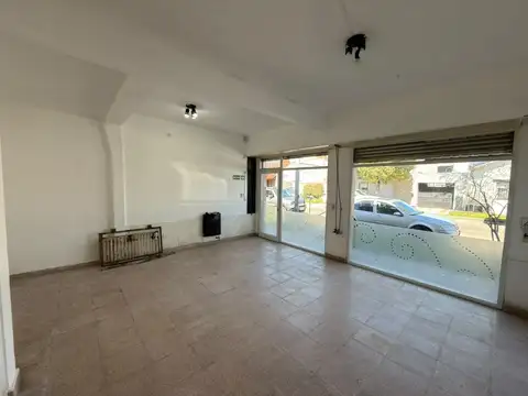 Local en Alquiler en Parque Luro, $ 650.000