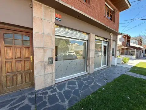 Local en Alquiler en Parque Luro, $ 650.000