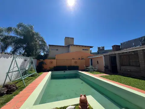 BARRIO CERRO DE LAS ROSAS CASA TRES DORMITORIOS EN VENTA