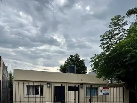 CASA (DIVIDIDA EN DOS DEPARTAMENTOS)