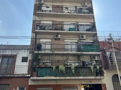 APTO CRÉDITO, 2 amb luminoso, cocina separada, baño con bañera. Ascensor y terraza.