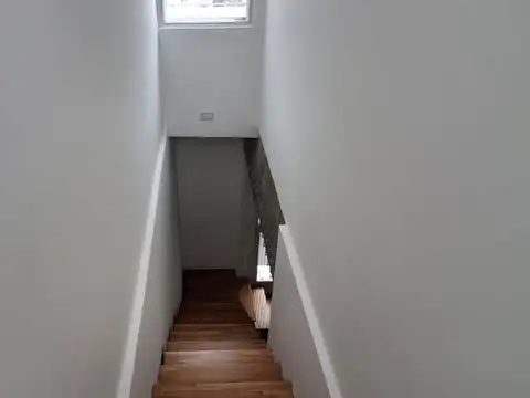 Depto Tipo Casa 5 ambientes con 2 baños