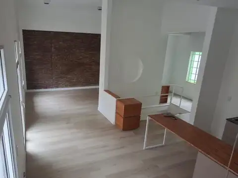 Venta casa planta alta Montevideo y Sarmiento 
