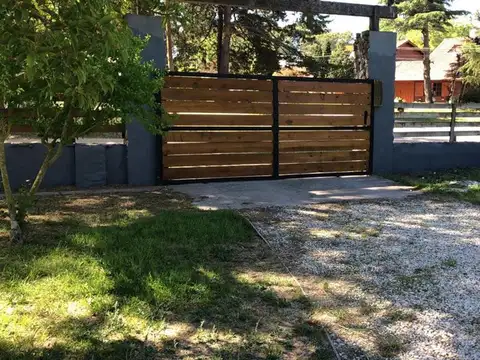 Casa en Venta, Villa Gesell, Zona Sur.-