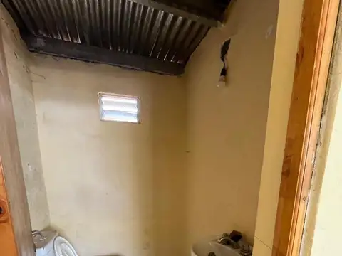 Galpón con amplio salón en alquiler