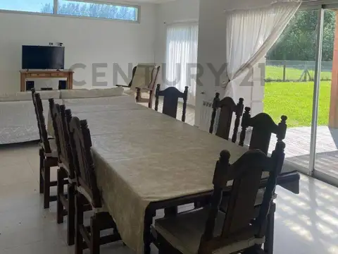 Casa 5 ambientes con 3 baños