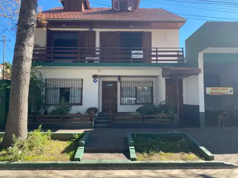 VENTA EN BLOCK - DOS DEPARTAMENTOS TRES AMBIENTES   QUINCHO Y COCHERA