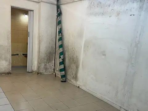 Local en Alquiler en Parque Chacabuco, $ 580.000