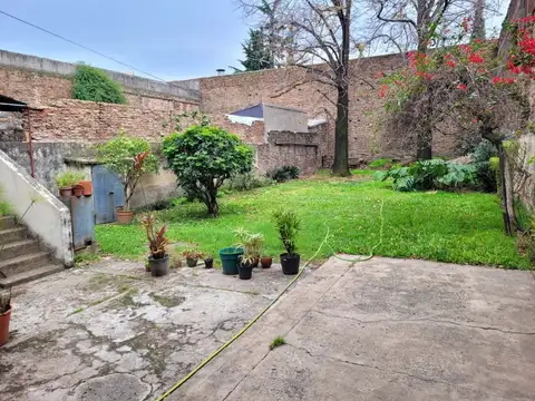 OPORTUNIDAD VENTA CASA 4 AMB C FONDO Y LOCAL ESCUCHA OFERTA