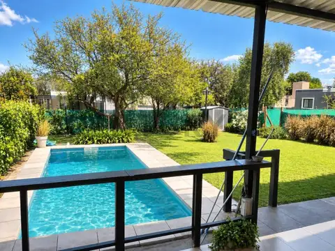 VENTA CASA 2 DOR CON ESCRITORIO Y PILETA EN VILLA CATALINA APTA CREDITO