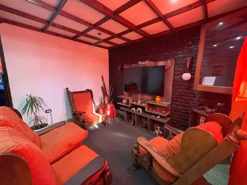Casa 5 ambientes con 1 baño