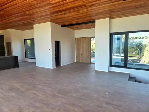 EXCLUSIVA CASA A LA VENTA EN ARELAUQUEN