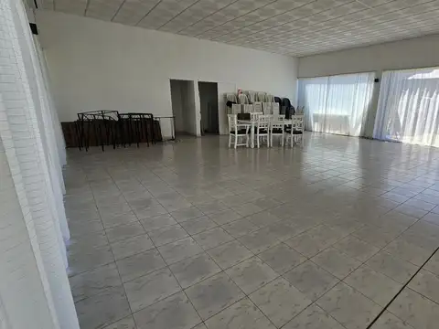ALQUILER DE GRAN SALON COMERCIAL EN SAUCE VIEJO